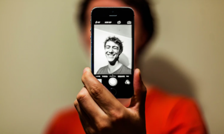Beauty Editing Apps to Fix Facial Imperfections