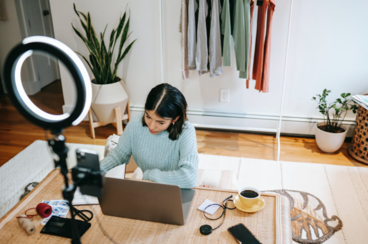 How to Be a Fashion Blogger